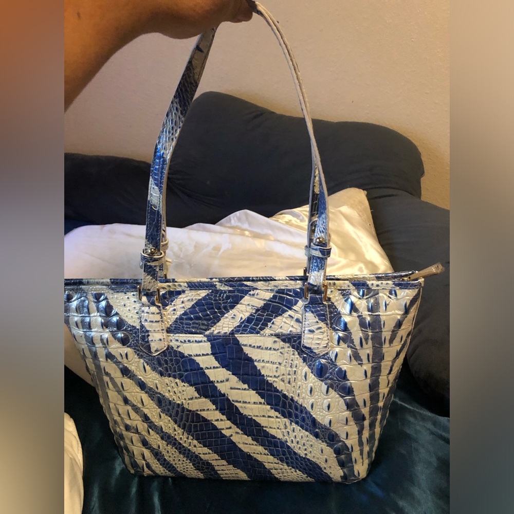 New Brahmin Blue & White Croc-Embossed Leather Tote - Picture 4 of 14